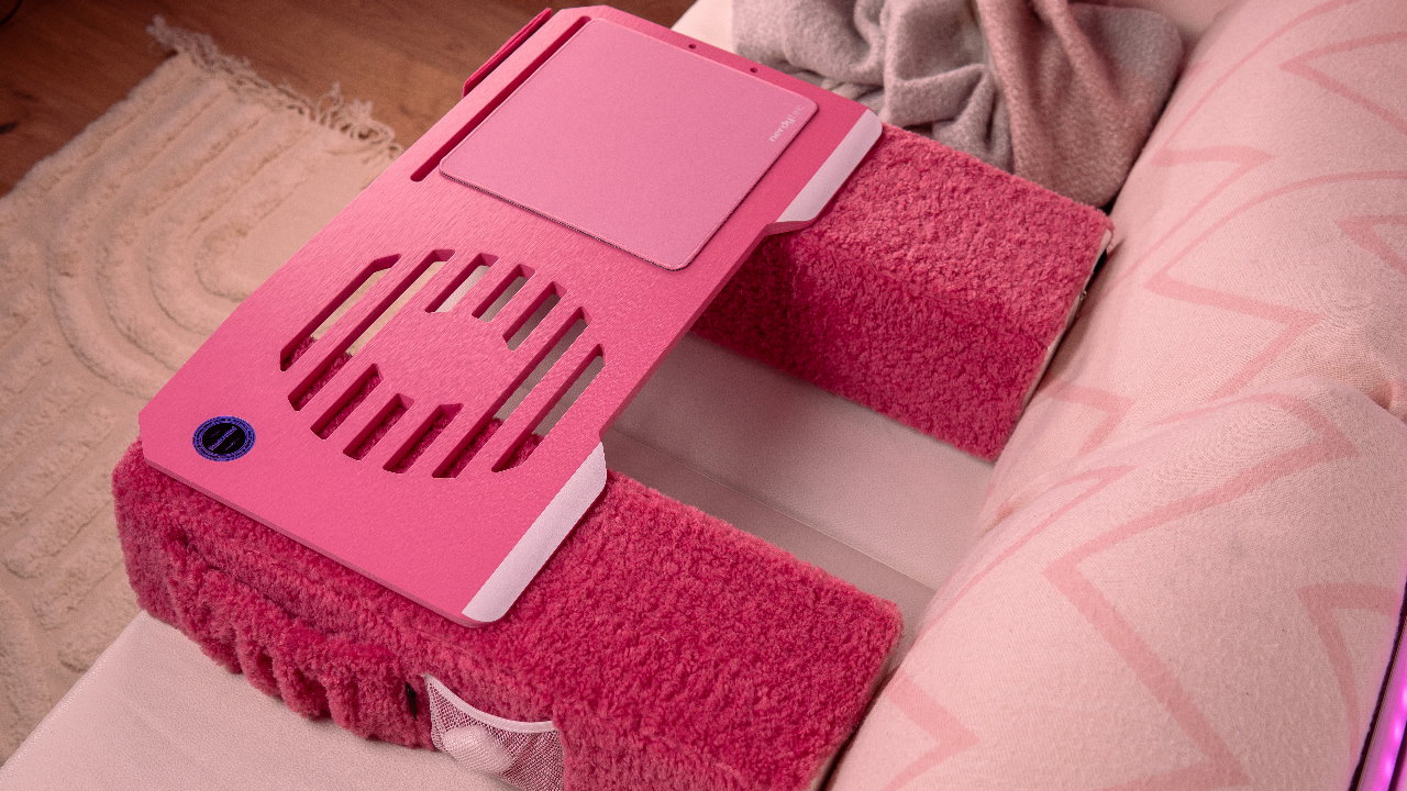 Der Couchmaster erstrahlt jetzt in Pink