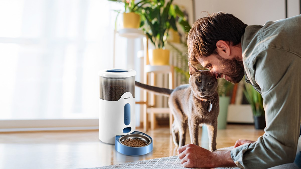 Gamer & ihre Katzen : Panasonic bringt innovative Pet Care-Produkte